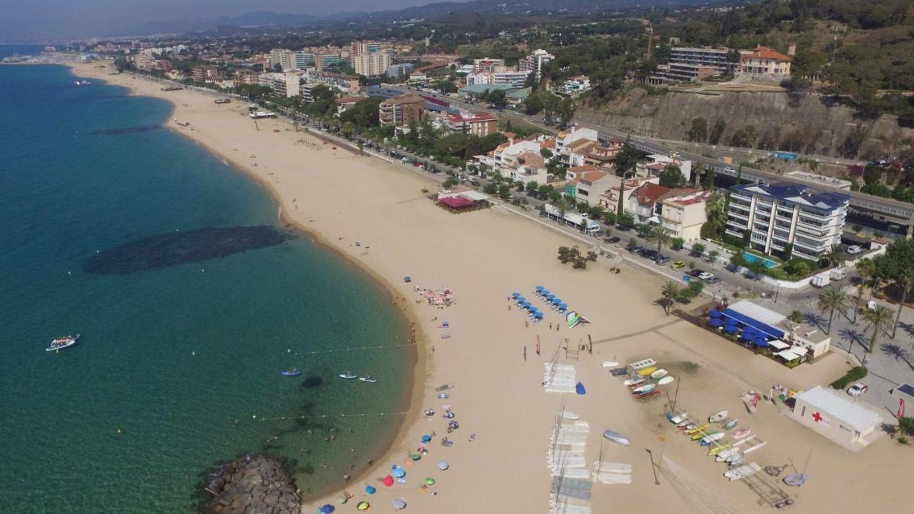 Apartamentos Les Barbes Caldes D'Estrach Bagian luar foto