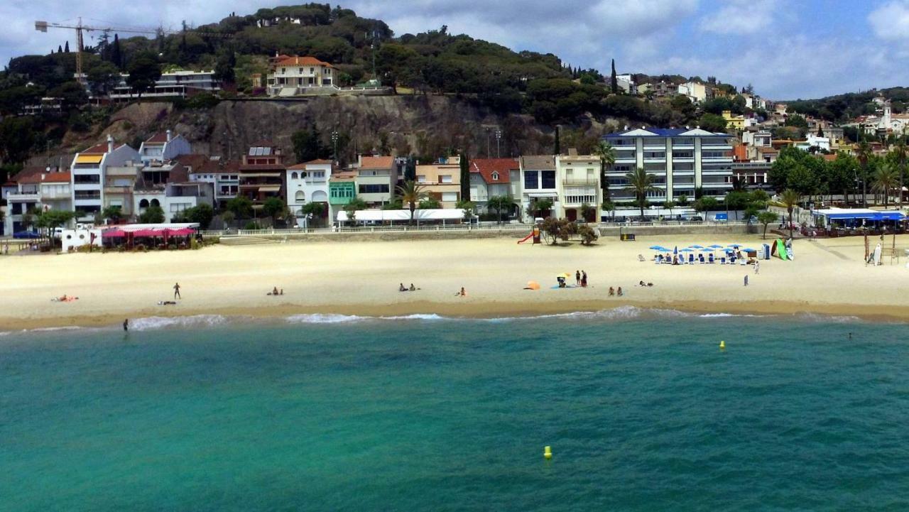 Apartamentos Les Barbes Caldes D'Estrach Bagian luar foto